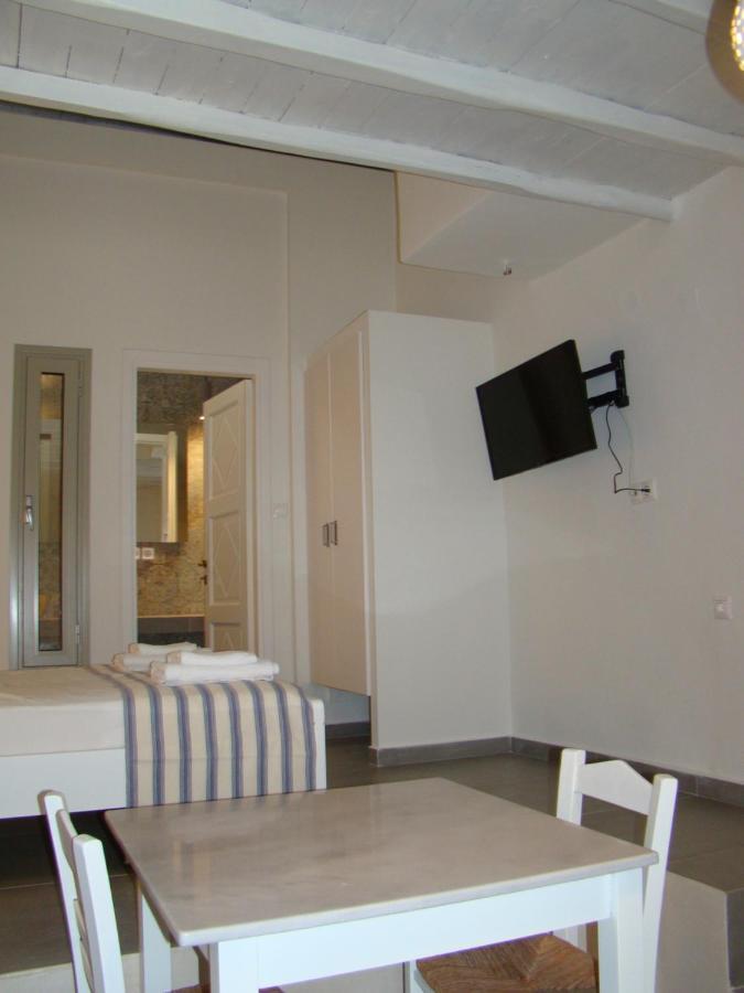 Efi'S Apartments Plaka  المظهر الخارجي الصورة