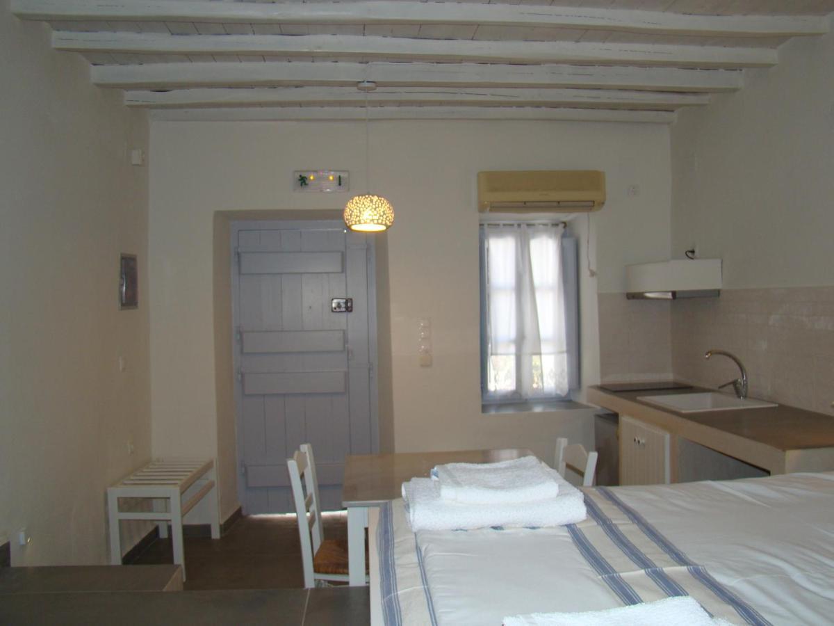 Efi'S Apartments Plaka  المظهر الخارجي الصورة