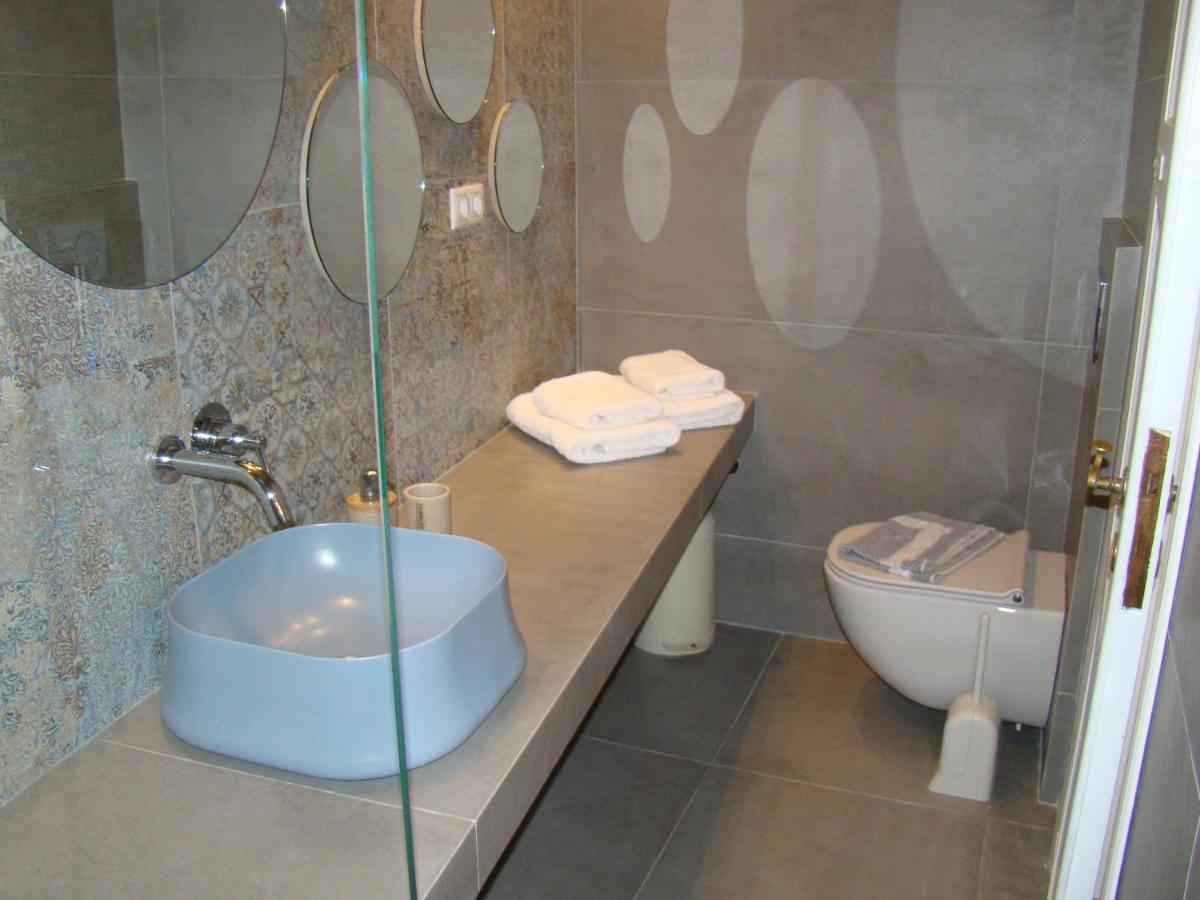 Efi'S Apartments Plaka  المظهر الخارجي الصورة