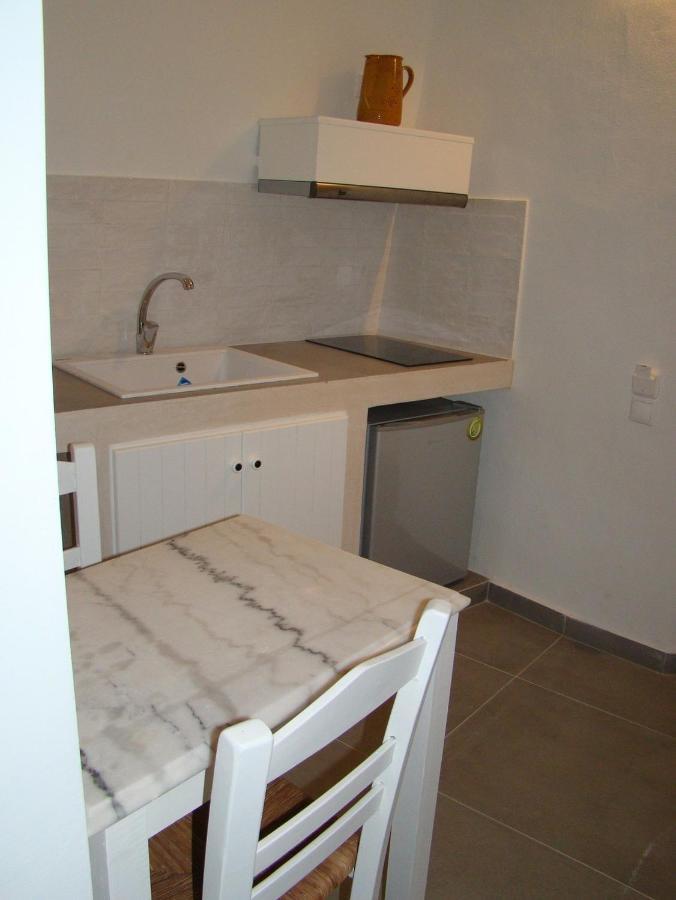 Efi'S Apartments Plaka  المظهر الخارجي الصورة